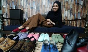 Tu atas tadi ada bagitau kan, beli kasut jangan sebab harga ,, tapi keselesaan. Cipta Kasut Jenama Sendiri