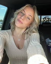 Brandi Eads's Instagram, Twitter & Facebook