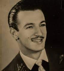 O artista ficou famoso ao interpretar o personagem 'seu peru', na escolinha do professor raimundo, e ao dublar personagens icônicos como scooby doo. As Muitas Vozes De Orlando Drummond