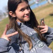 Danielle Zervos's Instagram, Twitter & Facebook