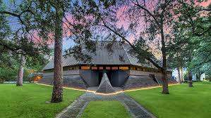 Search 1,525 properties in houston, texas matching pool. This Epic Darth Vader House In Houston Could Be Yours For 4 3 Million Robb Report