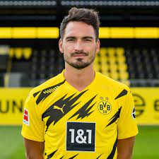 His jersey number is 15. Bundesliga Bvb Profi Mats Hummels Wieder Fit Radio 91 2