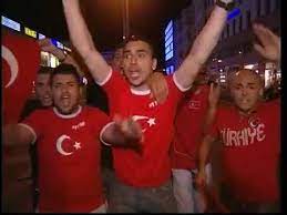 85 b meme hayranı erotizm fantazi ve doyumsuz geceler için. Verruckte Turkische Fussball Party 2008 In Berlin Wer Erinnert Sich Noch Youtube