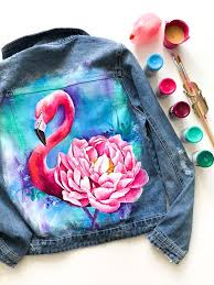 Acrylic Paint On Denim Jacket Rospis Akrilovymi Kraskami Acrylicpainting Denim Jacket Paintonjeans Flamingo Painted Denim Clothes Design Diy Denim Jacket