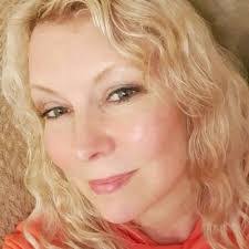 Suzanne Hodgson's Instagram, Twitter & Facebook