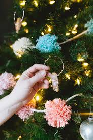 Giant diy christmas wreath via homemade ginger. 7 Easy Diy Boho Chic Christmas Ornaments Shelterness