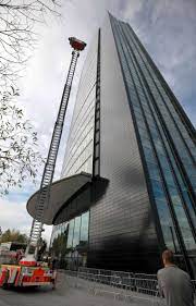9 skyrun der feuerwehr dusseldorf im arag tower