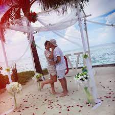 We did not find results for: Star Hochzeiten Die Skurrilsten Brautkleider Der Stars Gala De