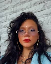 Ari Escobar's Instagram, Twitter & Facebook