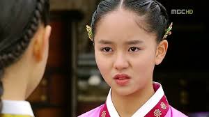 Haereul poomeun dal , the moon embracing the sun , the sun and the moon , the moon that embraces the sun , la luna abraza al sol , la luna abrazando el sol. Kim So Hyun As Young Yoon Bo Kyung In Moon Embracing The Sun å¤ªé™½ã‚'æŠ±ãæœˆ æŠ±ã