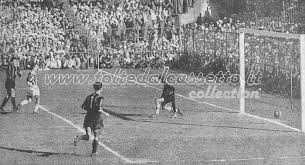 Pagine nella categoria calciatori del calcio padova questa categoria contiene le 200 pagine indicate di seguito, su un totale di 802. Fotografia Di Sergio Brighenti Che Va In Gol Durante Inter Juventus 4 4 1954