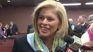 Arundel council swears in new chief executive