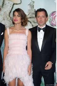 I get sad when people don't pay attention to charlotte casiraghi. Charlotte Casiraghi Et Gad Elmaleh L Histoire De Leur Coup De Foudre Terrafemina