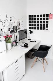 Des Idees Pour Amenager Un Bureau Dans Un Petit Espace Maison Confortable Idee Deco Bureau Bureau A Domicile