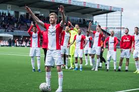 Der fußballspieler michael de leeuw ist in der saison 2020/2021 bei fc emmen unter vertrag und wird dort im sturm eingesetzt. Cet9 Ehvuzzs1m