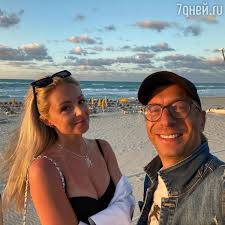 Ищет любовников в Сети: как живет молодая вдова Зеленского - 7Дней.ру