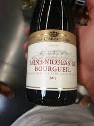 Ce vin bio est gras charnu avec des tanins enrobés et une fin de bouche énergique. 2017 Les Caracteres Saint Nicolas De Bourgueil Vivino