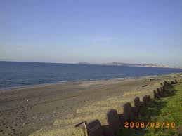Barcellona pozzo di gotto in provincia di messina, ristrutturato appartamento fronte vecchia stazione di barcellona, posto al piano secondo e composto da ampio salone con angolo cottura con affaccio nel balcone panoramico, una camere da letto, una cameretta. Fotografia Spiaggia Di Caldera Barcellona Pozzo Di Gotto