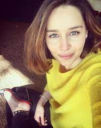 Emilia clarke was seen on a london street with her headphones on. Actress Emilia Clarke Celebrity Makeup