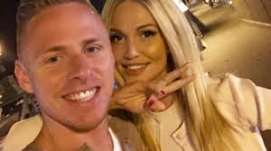 Elfelejtett tankolni és útközben kifogyott az üzemanyag az autójából. Meglepo Dolgok Derultek Ki Dzsudzsak Balazs Baratnojerol Vilagsztarok Kozt A Magyar Focista Erdekes Cikkek