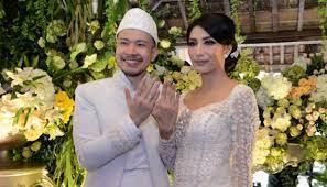 Ketika menikah, banyak yang memprediksi pernikahan tyas mirasih tidak akan berlangsung lama. Tyas Mirasih Menikah Dengan Teman Dekat Apa Plus Minusnya Cantik Tempo Co