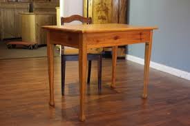 Der schreibtisch hat, wie auf den bildern zu sehen ist, gebrauchsspuren. Alter Schreibtisch Kleiner Schreibtisch Jugendstil