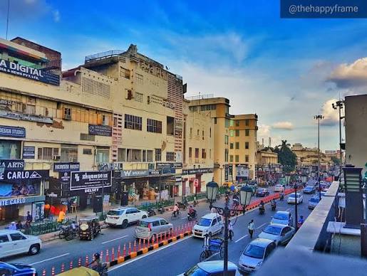 Hazratganj (हजरतगंज) The Oldest heritage Market of Lucknow , The Heart of the City is a well known place to visit in Lucknow. Hazratganj is a blend of British and Nawabi Architecture .