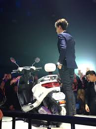 吴亦凡 kriswu wuyifan 天神啊 stationary bike concert bike