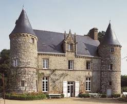 Manoir De La Coquillonais Tremblay Ce Manoir Tient Son Nom Des Coquillon Juveigneurs Du Pontavice Et Proprietair French Castles French Architecture Mansions