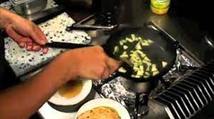 J'dis ça, mais si tu as envie de faire un gâteau à la poêle à poil hein, tu fais ce que tu veux dans ta cuisine. Deglacer Les Gestes De Cuisine Youtube