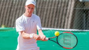 Matches were delayed and some of them had to be played indoors. U18 Tennis Erster Itf Final Fur Schar Starke Premiere Von Kym