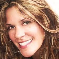 Lisa Carrier's Instagram, Twitter & Facebook