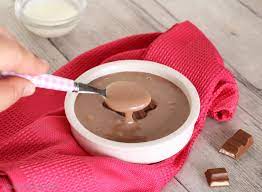 Spezzate grossolanamente il cioccolato kinder e aggiungete in una terrina. Crema Kinder Al Cioccolato Ricetta Con Solo 2 Ingredienti