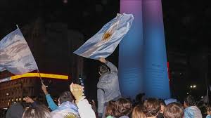 En el mundial de brasil 2014, el portero nigeriano enyeama, tuvo que tocar a messi para confirmar que es humano. Ercc88apd5ggcm