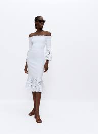 Robe longue évasée et décolletée à la taille cintrée laura. Robe Cintree Brodee Uterque Lebanon