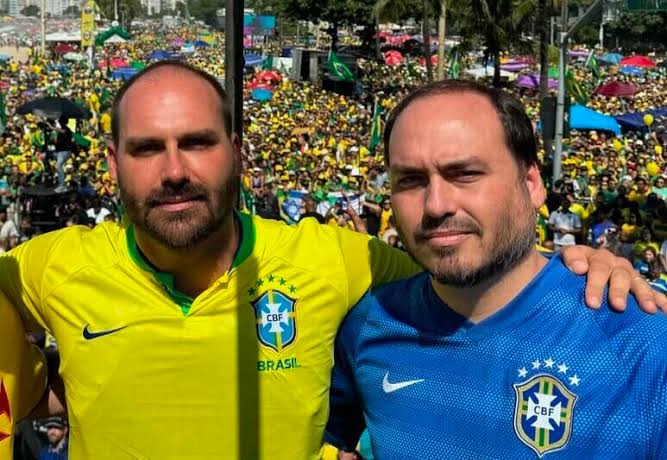 Carlos Bolsonaro chora ao falar de Eduardo nos EUA | Vero Notícias