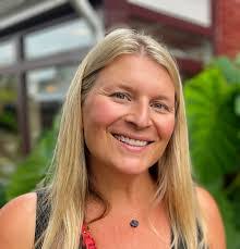 Holly Hartzell's Instagram, Twitter & Facebook