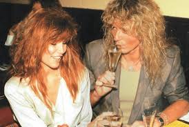 Tawny kitaen , who starred with tom hanks in the movie bachelor party and in several of the '80s metal band whitsnake 's music videos, has died. Ppccwkdygivnmm