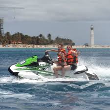 Mit dem jetski übers wasser heizen. Jetski Fahren In Morro Jable Fuerteventura Hier Buchen