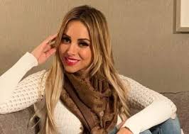 María teresa matus, quien fue hasta 2019 pareja sentimental del volante de la selección chilena arturo vidal, lució sus curvas durante sus vacaciones en egipto. Maria Teresa Matus Le Saca La Lengua Al Rey Arturo Con Una Llamativa Publicacion En Instagram El Repuertero Cl Noticias De Puerto Montt Y Los Lagos