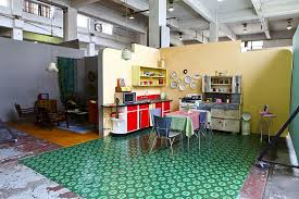 Shuengit Swann Jie Micrototal Art Monumental Sculpture Virtual World Film Review Michel Gondry S Home Movie Factory Michel Gondry Home Movies Design