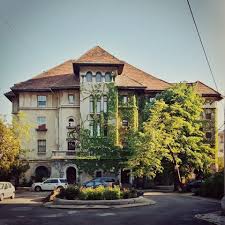 Neoromanesc Iederă Si Liniste La Apus Bucharest Bucharest Romania Romania