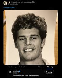 📲 Rassie Erasmus recently started following 1️⃣ account