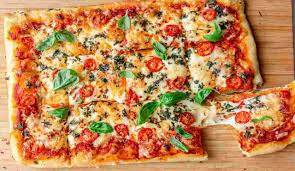 La pizza al taglio è una ricetta sfiziosa, ideale da servire in tavola per una cena del sabato sera con gli amici. Pizza Casareccia Filante In Teglia Impasto Furbo E Veloce