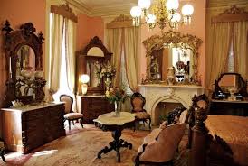 Who Hasn T Fallen Under The Spell Of The Southern Antebellum Home This Elegant Style Is Actually Named Fo Victorian Home Decor Victorian Homes Victorian Rooms