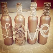 31 Beautiful Wine Bottles Centerpieces Perfect For Any Table Mit Bildern Weinflasche Herzstuck Weinflaschen Dekorieren Basteln Mit Flaschen