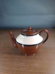 Amazon.Com | Cauldon Ceramics Re-Engineered Ian Mcintyre Brown Betty 4 Cup Tea  Pot With Infuser | Redesigned Brown Betty Teapot | Traditional Ceramic  Teapot | 30 Fl Oz | Authentic Made In England Teapot: Teapots