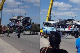 Los accidentes de tránsito son la quinta causa de muerte en el territorio cubano y ocurren por varios factores como las pésimas condiciones de las carreteras ante la falta de mantenimiento. Identifican A Los 10 Fallecidos En Tragico Accidente De Omnibus En Cuba