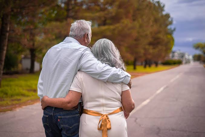 Older couple walking down road - Free Photo on Unsplash