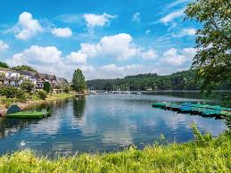 Sie liegt größtenteils im stadtgebiet von hückeswagen, zu geringen teilen auch in radevormwald und wipperfürth. Bevertalsperre Wefelsen Im Sommer Bergische Bilder Dirk Marx
